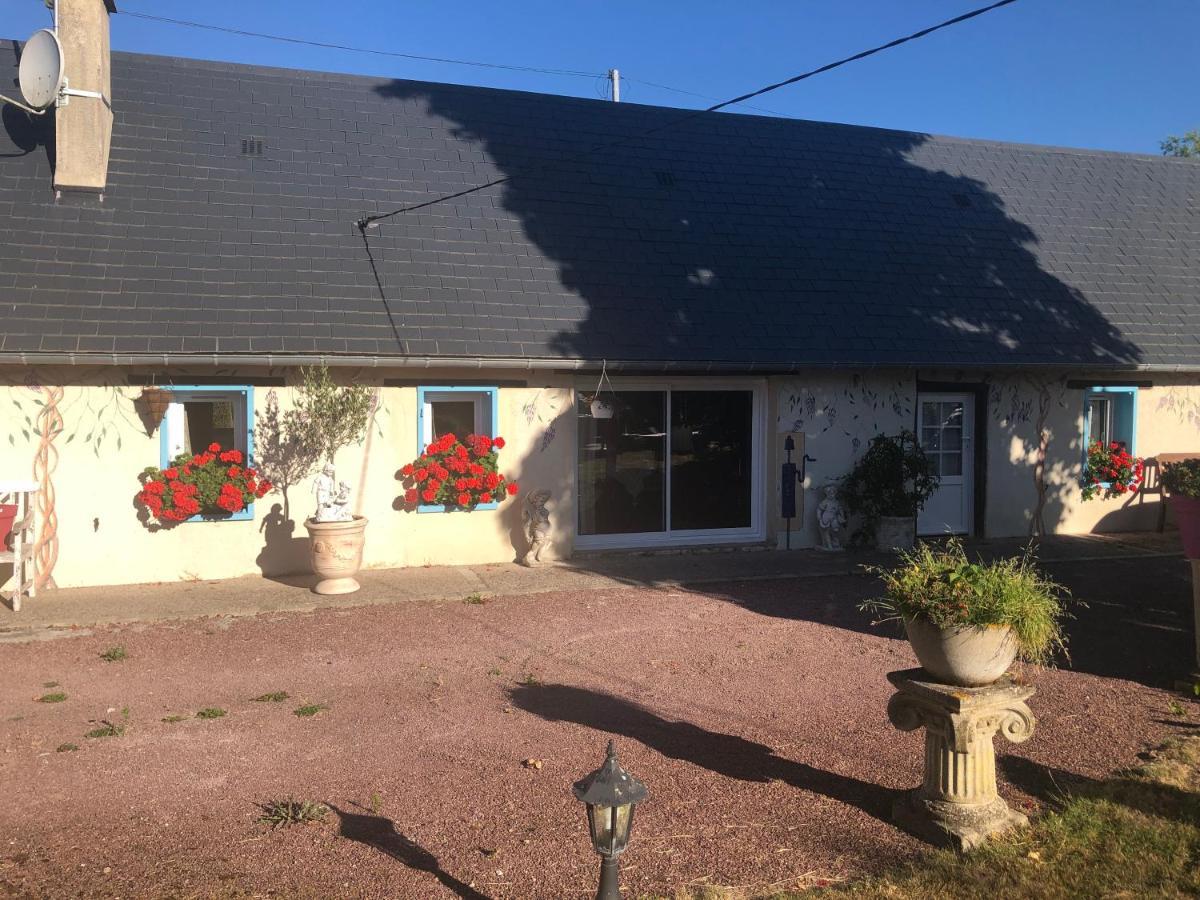 Vila Maison Du Bonheur Saint-Mards-de-Fresne Exteriér fotografie